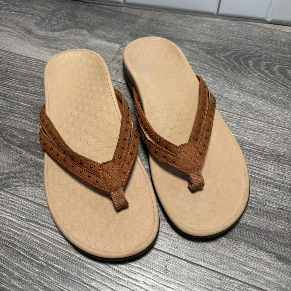 Vionic Tasha Toffee Studded Brown Thong Sandals Women's Size‎ 9 Comfortable
